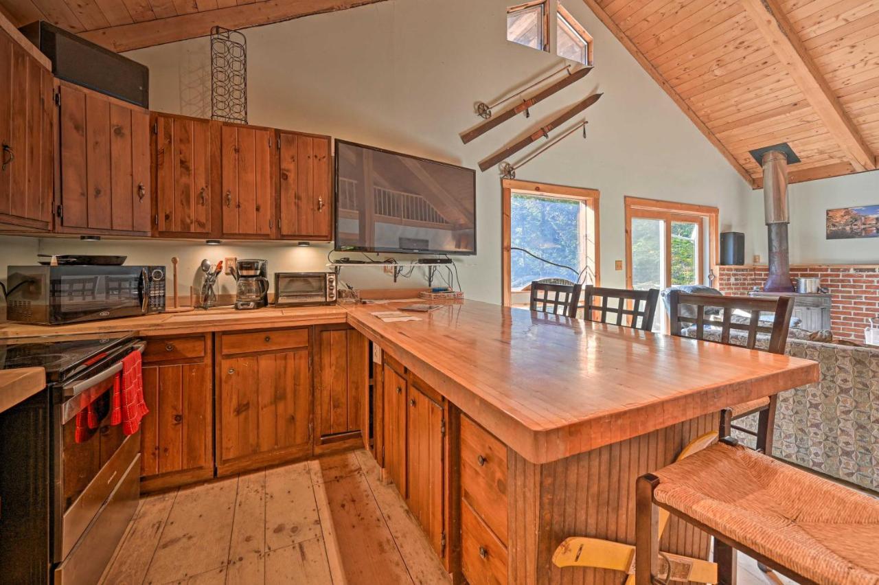 Remote Cabin With Fire Pit 3 Miles To Stowe Mtn! Exterior photo