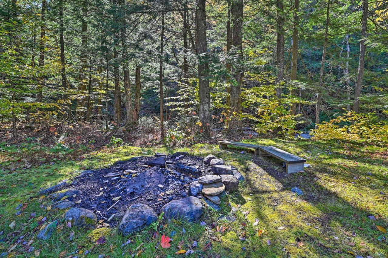 Remote Cabin With Fire Pit 3 Miles To Stowe Mtn! Exterior photo