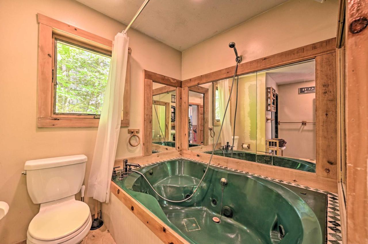 Remote Cabin With Fire Pit 3 Miles To Stowe Mtn! Exterior photo