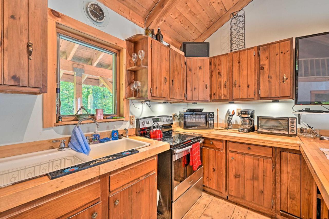 Remote Cabin With Fire Pit 3 Miles To Stowe Mtn! Exterior photo