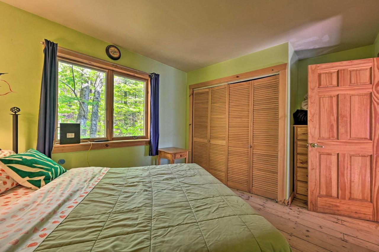 Remote Cabin With Fire Pit 3 Miles To Stowe Mtn! Exterior photo