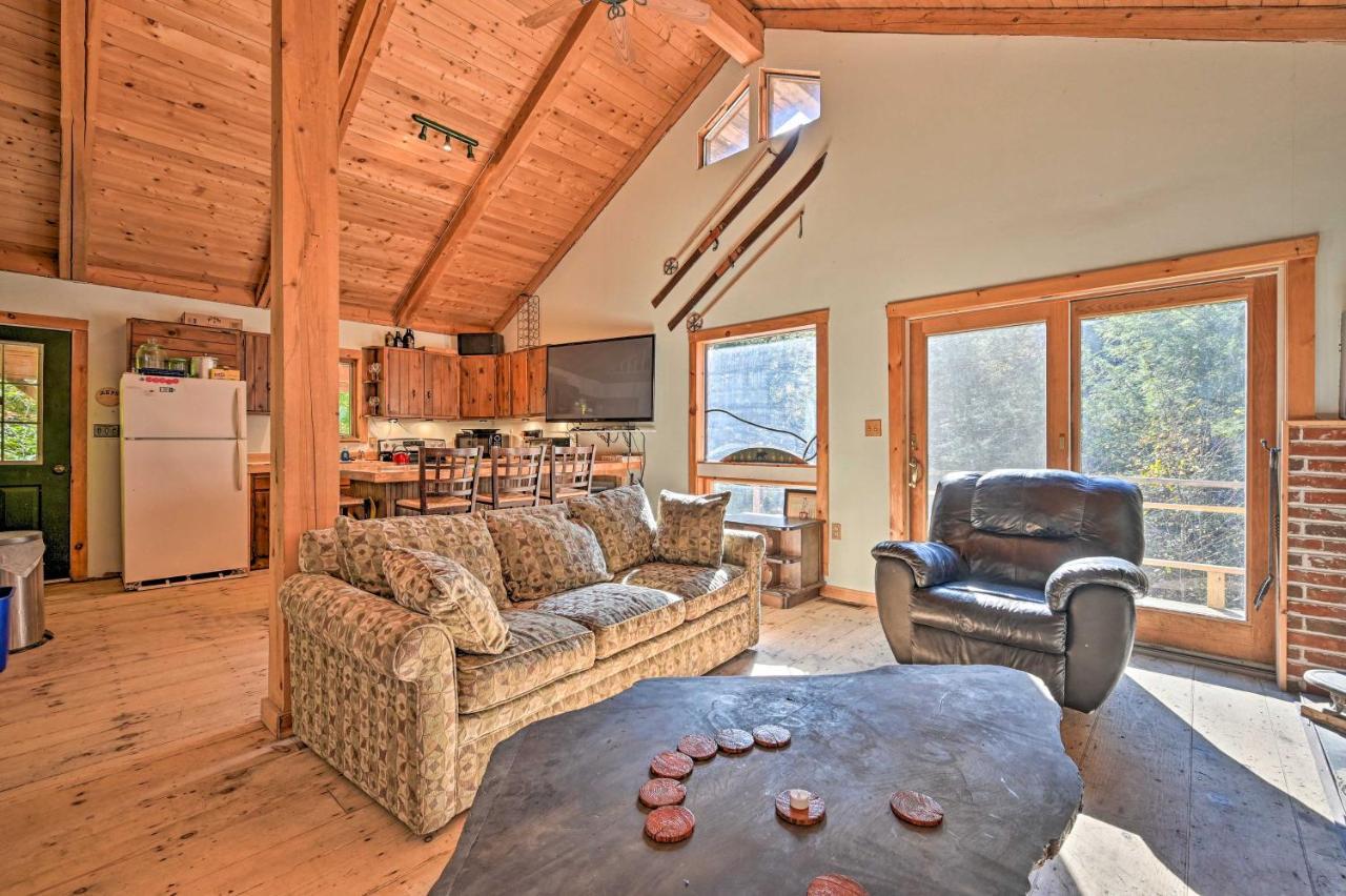 Remote Cabin With Fire Pit 3 Miles To Stowe Mtn! Exterior photo