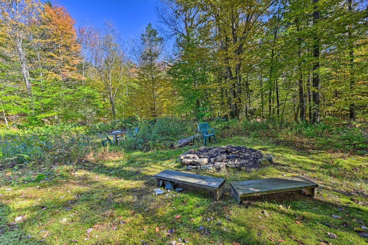 Remote Cabin With Fire Pit 3 Miles To Stowe Mtn! Exterior photo