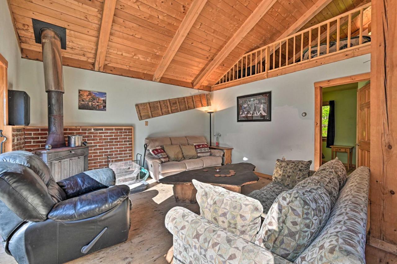 Remote Cabin With Fire Pit 3 Miles To Stowe Mtn! Exterior photo